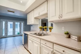 Photo #5: 6052727 Listing
