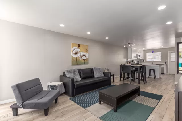 MLS: 6053685 Condo For Sale