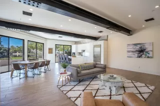 Photo #2: 6053964 Listing