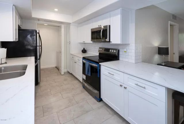 MLS: 6055820 Condo For Sale
