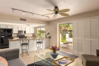 Photo #6: 6057430 Listing