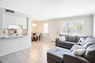 Photo #4: 6057717 Listing