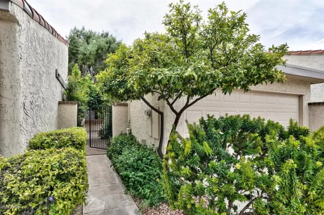 MLS: 6057760 Condo For Sale