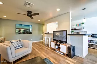 Photo #5: 6058194 Listing