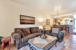 Photo #5: 6058206 Listing
