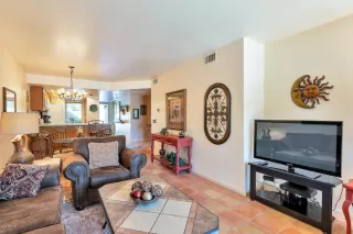 Photo #6: 6058206 Listing