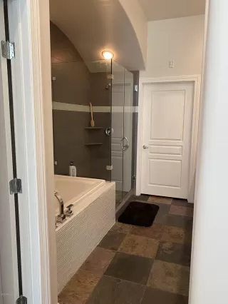 Photo #6: 6058229 Listing