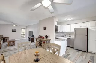 Photo #5: 6059629 Listing