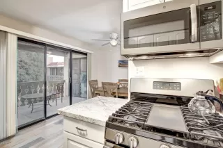 Photo #6: 6059629 Listing