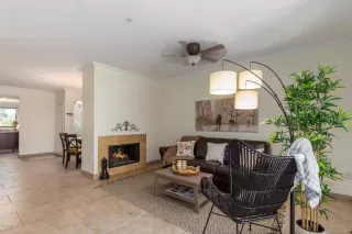 Photo #6: 6059645 Listing