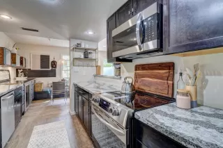 Photo #4: 6059677 Listing
