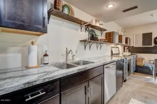 Photo #5: 6059677 Listing