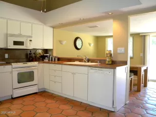 Photo #3: 6059912 Listing