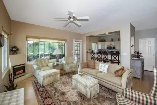 Photo #6: 6059914 Listing