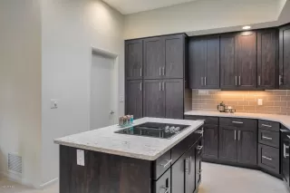 Photo #6: 6061049 Listing