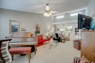 Photo #5: 6061432 Listing