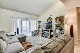 Photo #6: 6061445 Listing