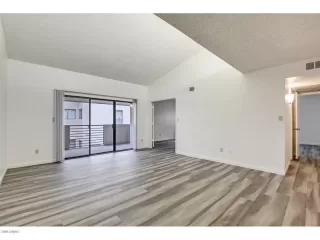 Photo #4: 6061450 Listing