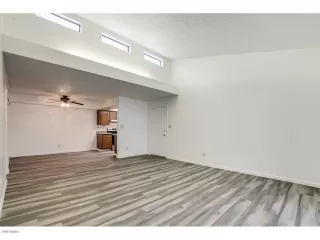 Photo #5: 6061450 Listing