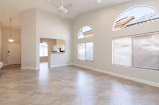 Photo #5: 6061673 Listing