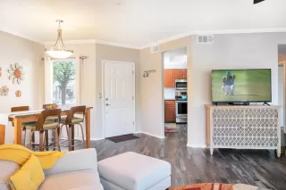 Photo #4: 6062182 Listing