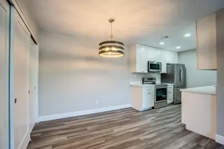 Photo #5: 6064444 Listing