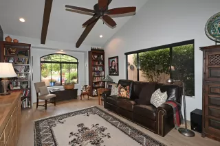 Photo #6: 6065631 Listing 