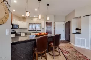Photo #5: 6066517 Listing