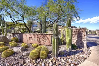 Photo #5: 6067152 Listing