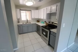 Photo #5: 6067932 Listing