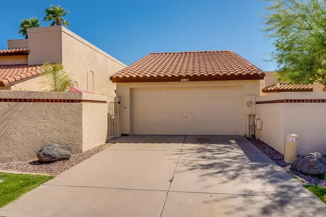 MLS: 6069072 Condo For Sale