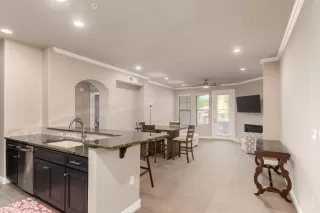 Photo #2: 6069186 Listing