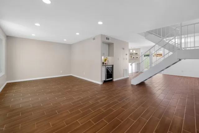 MLS: 6069355 Condo For Sale