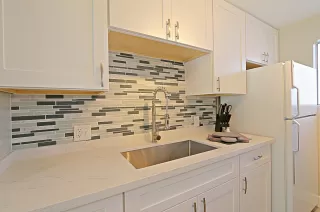 Photo #4: 6070040 Listing