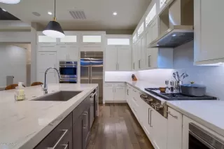 Photo #6: 6070577 Listing