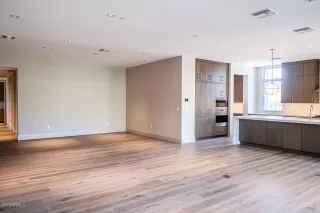 Photo #5: 6070747 Listing