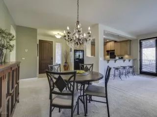 Photo #6: 6070785 Listing