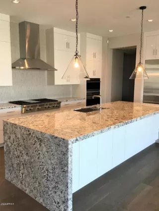 Photo #2: 6071318 Listing