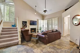 Photo #4: 6071670 Listing