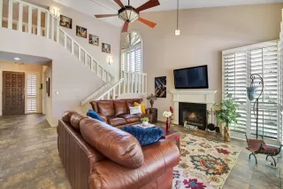 Photo #5: 6071670 Listing