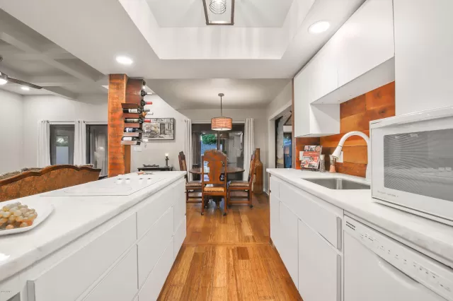 MLS: 6072185 Condo For Sale