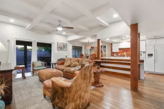 Photo #5: 6072185 Listing