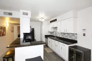 Photo #5: 6073467 Listing