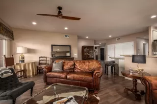 Photo #5: 6074614 Listing