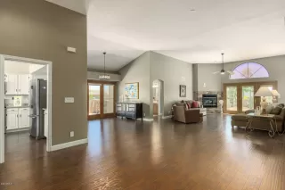 Photo #6: 6075120 Listing 