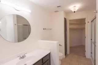 Photo #6: 6075636 Listing