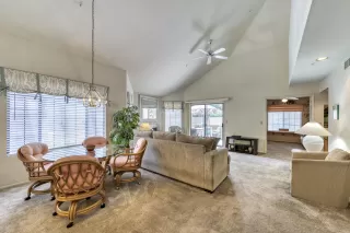 Photo #5: 6075777 Listing