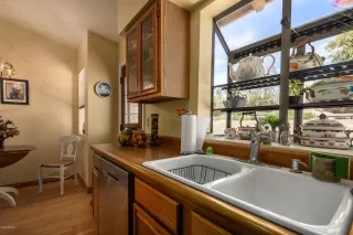 Photo #5: 6075880 Listing 
