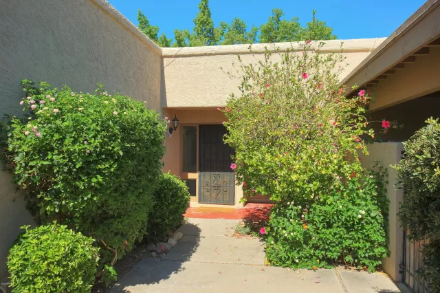 MLS: 6075914 Condo For Sale