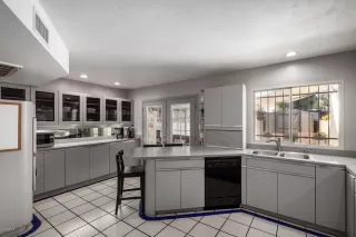 Photo #5: 6076267 Listing 